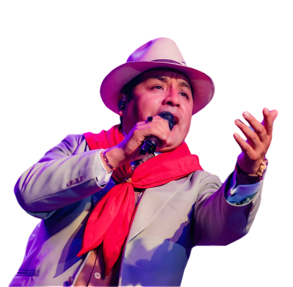 Mao Cuyubamba cantando en el escenario